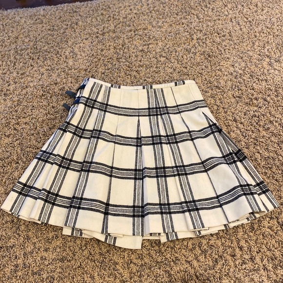 Banana Republic Pleated Plaid Skirt - Picture 2 of 7
